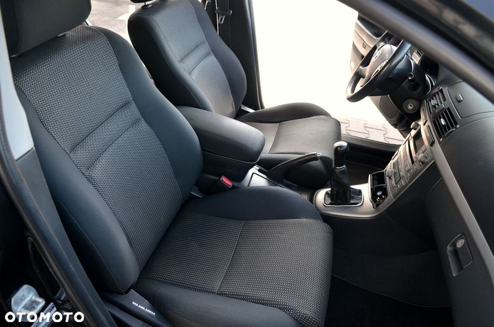 Toyota Avensis - 20