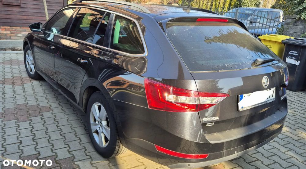 Skoda Superb 2.0 TDI DSG Ambition - 5