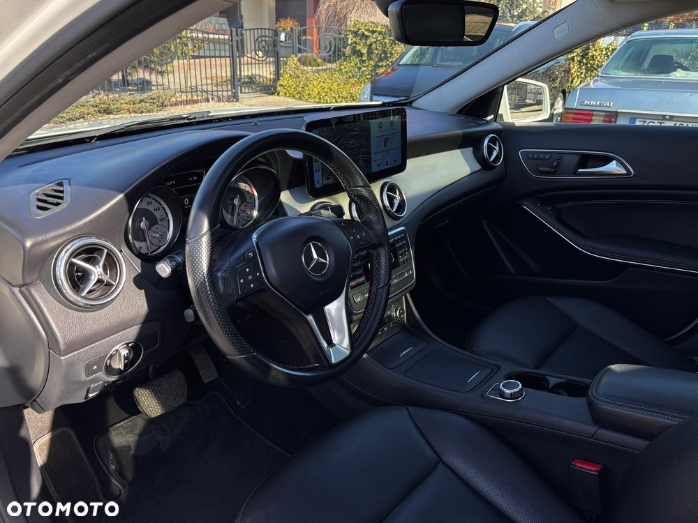 Mercedes-Benz GLA 250 4Matic 7G-DCT AMG Line - 12
