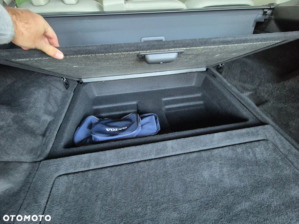 Volvo XC 90 B5 D AWD Momentum Pro - 22