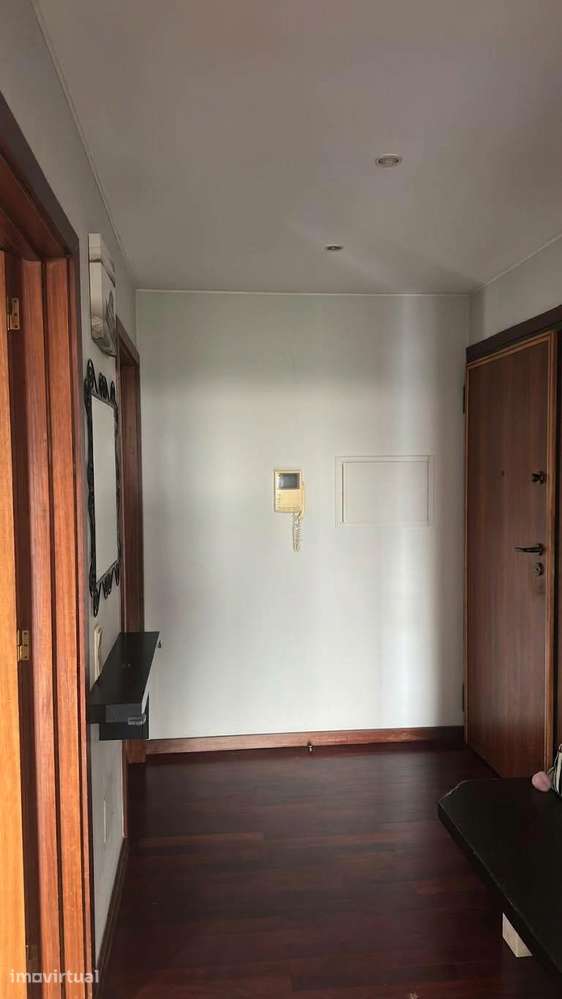 Apartamento T2 com 2 casas de banho e varanda - Grande imagem: 2/20