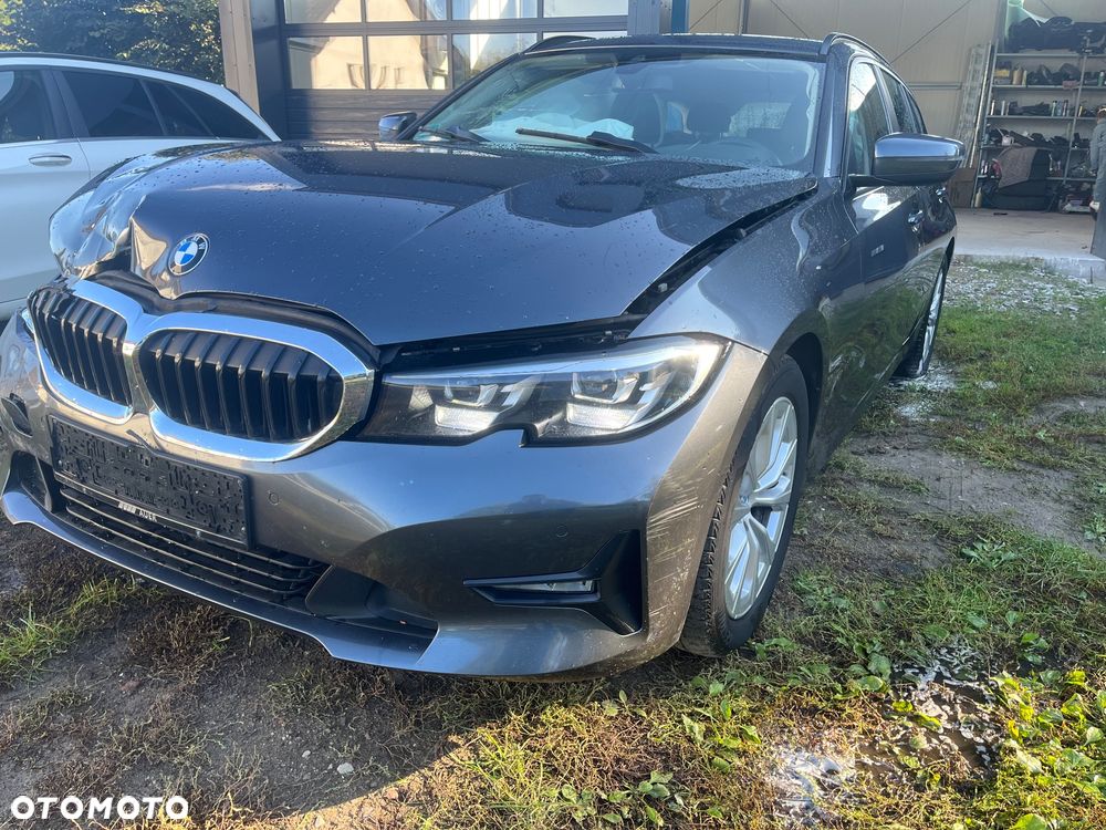 BMW Seria 3 318d Touring Sport Line - 30