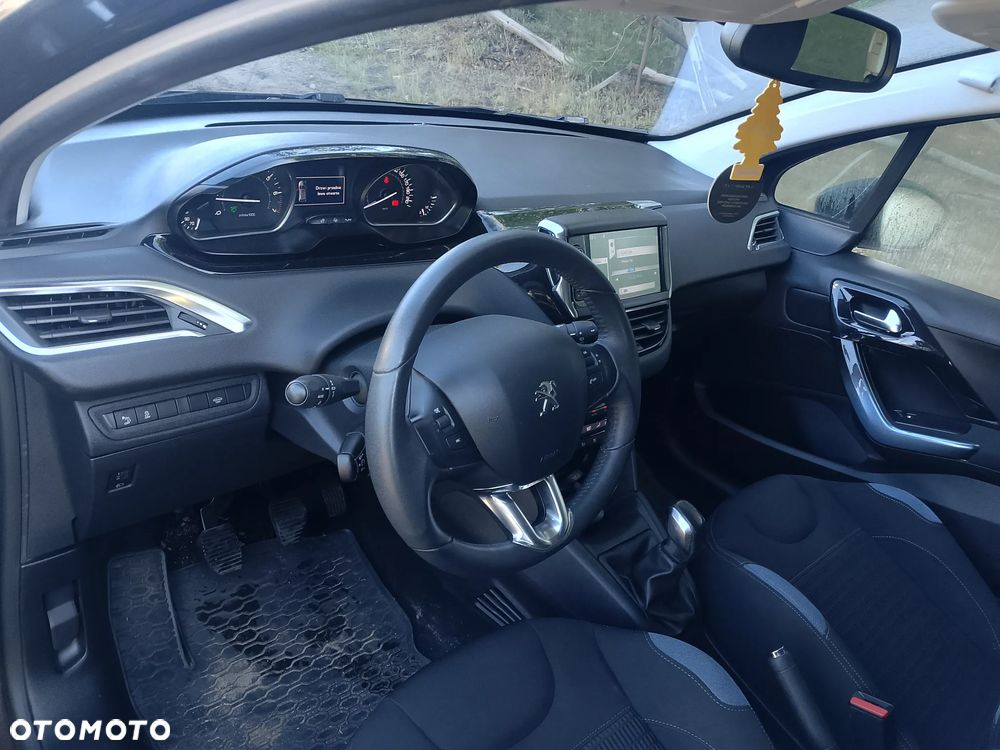 Peugeot 208 - 11