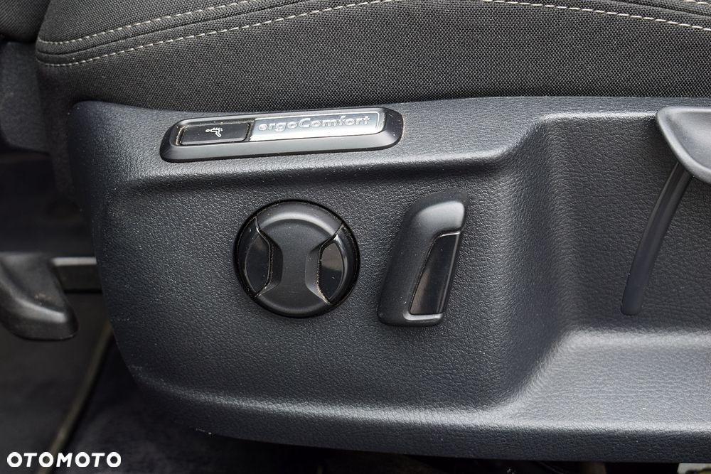 Volkswagen Passat - 17