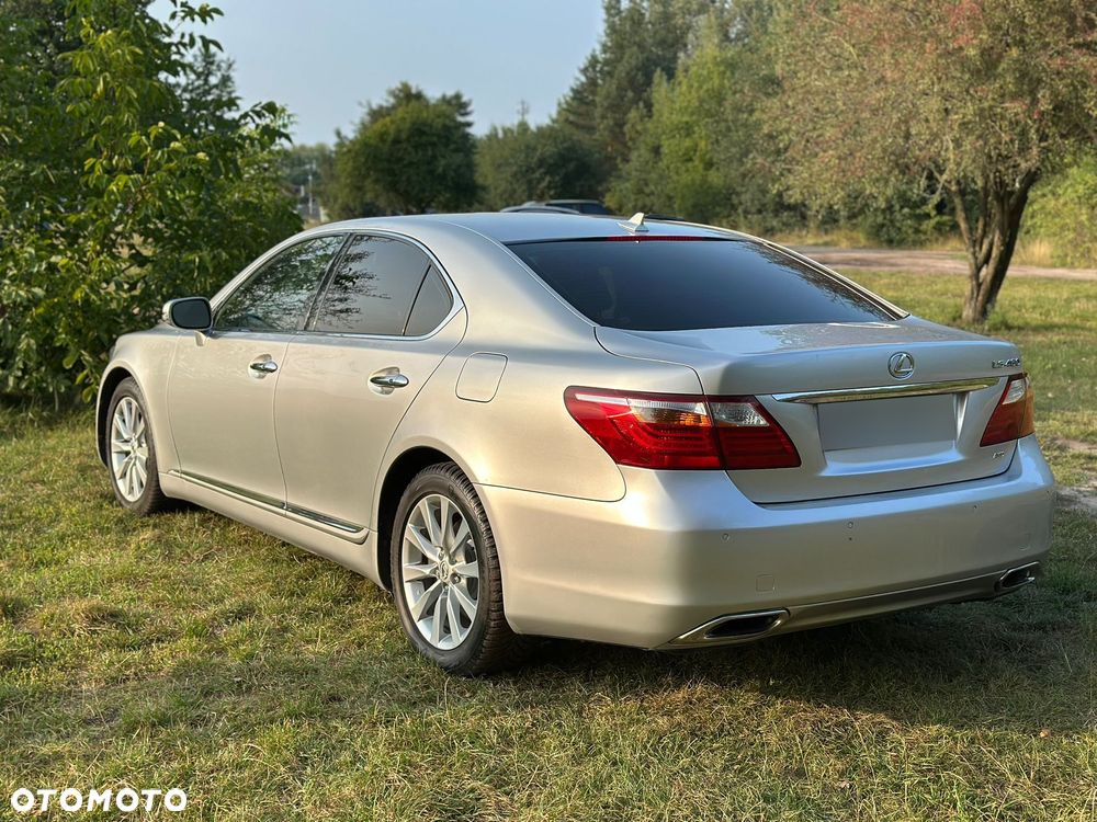Lexus LS 460 AWD - 9