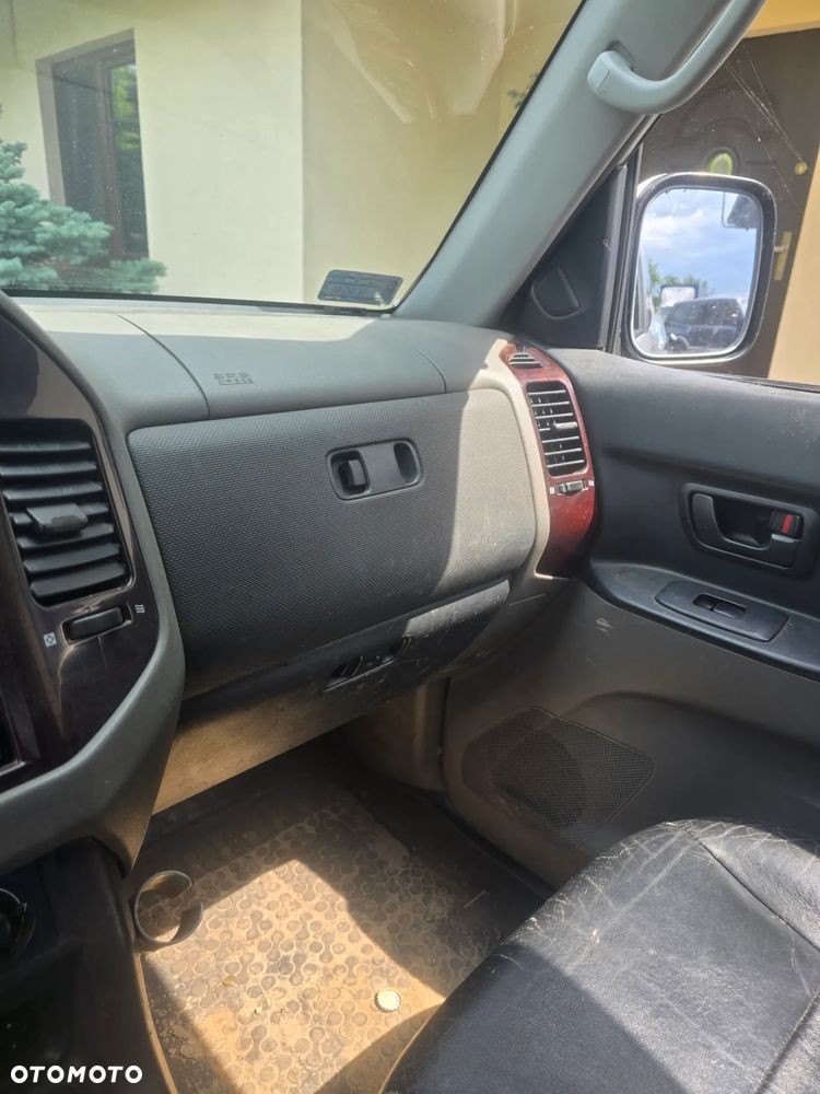 Mitsubishi Pajero - 10