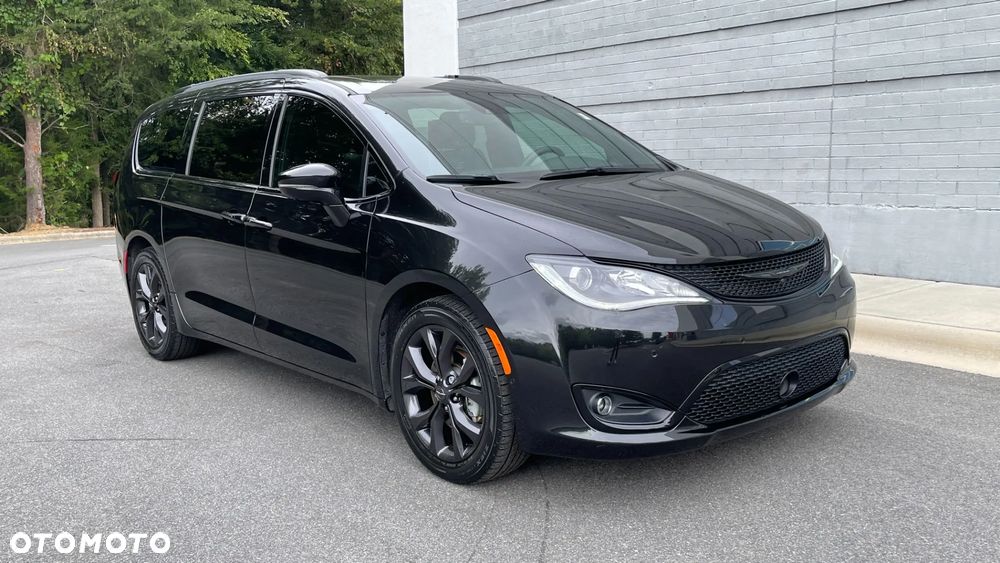 Chrysler Pacifica - 8