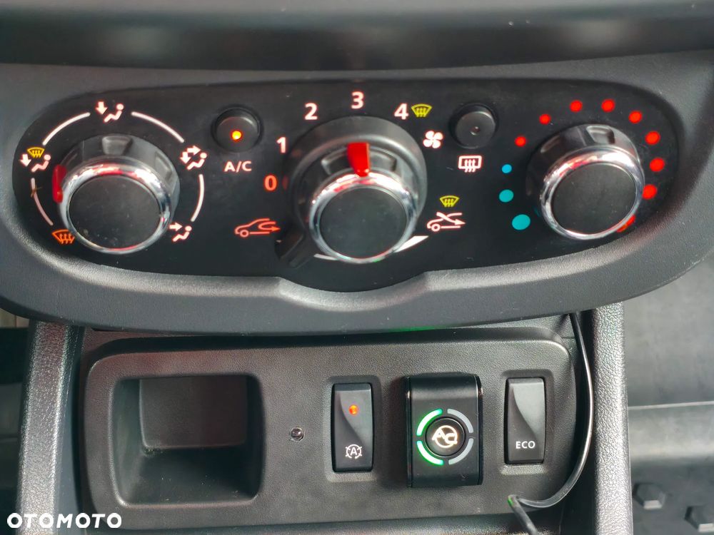 Dacia Duster 1.6 SCe Laureate S&S - 8