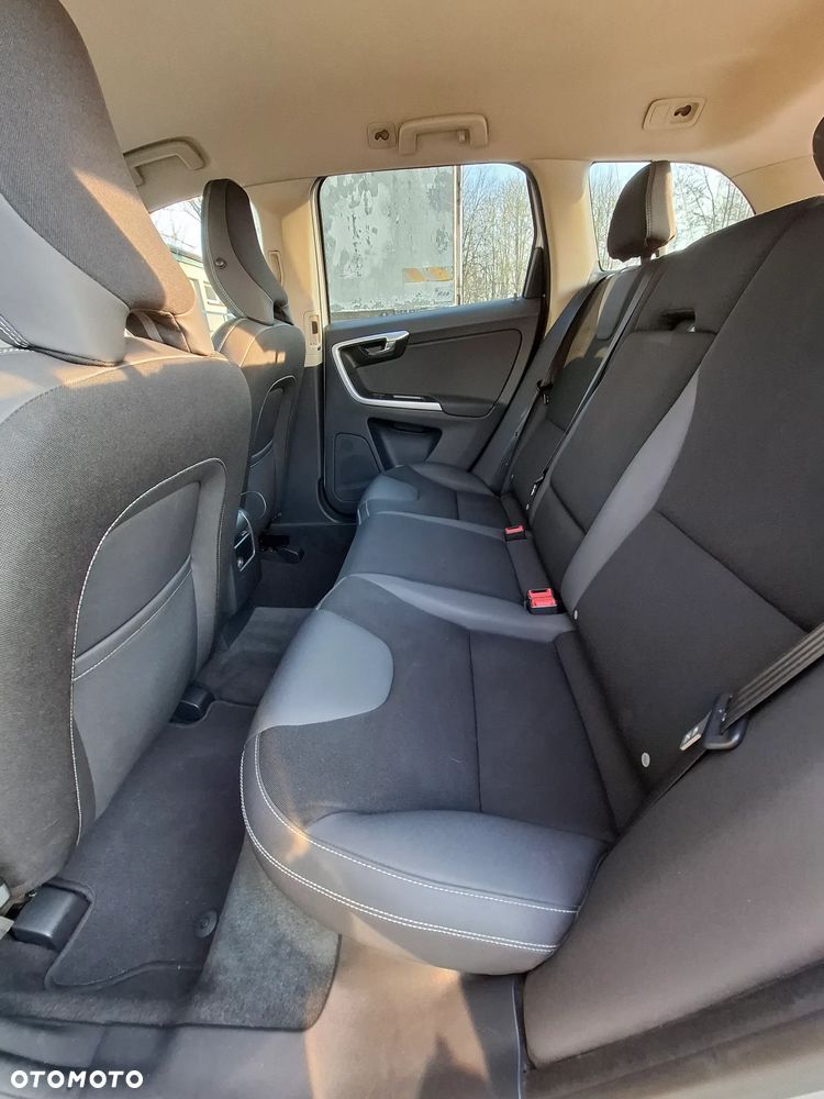 Volvo XC 60 2.4D AWD Momentum - 12