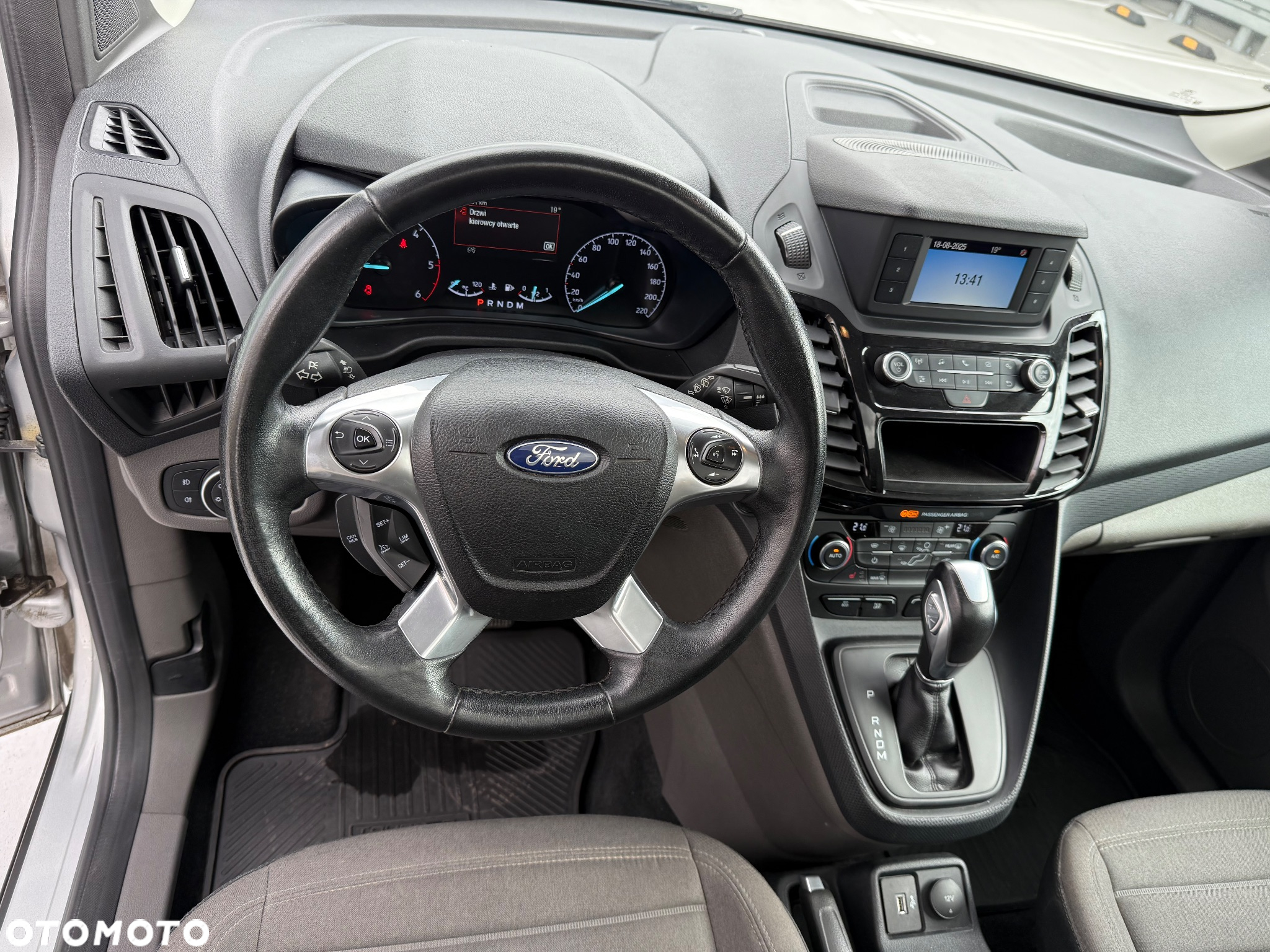 Ford Tourneo Connect Grand - 16