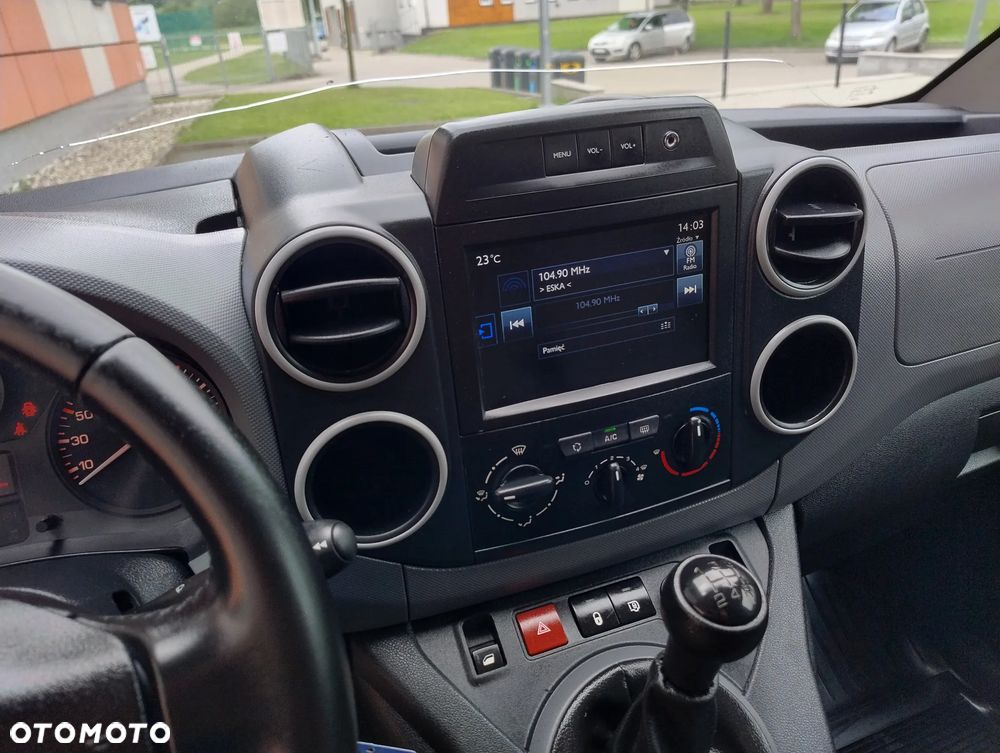 Peugeot PARTNER PO LIFT 1.6 HDI (90KM) 5-BIEGÓW KLIMA TEMPOMAT TABLET STAN IDEALNY FULL OPCJA BEZWYPADKOWY SERWIS KM NIE MA RDZY ! ! ! - 19