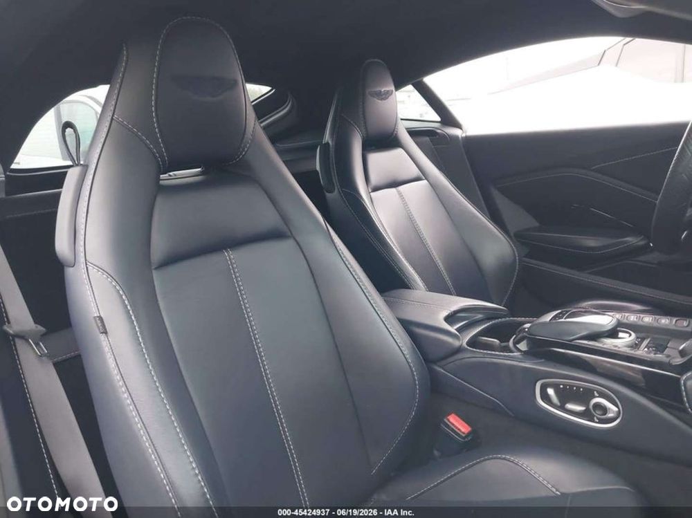 Aston Martin Vantage - 15