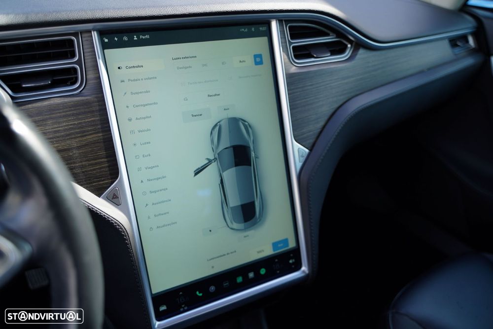 Tesla Model S 85D - 11