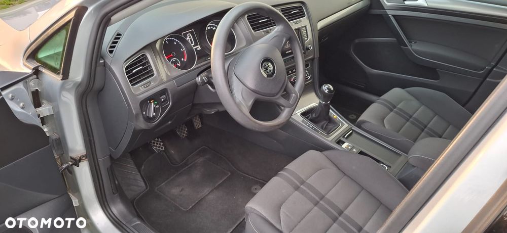 Volkswagen Golf - 11