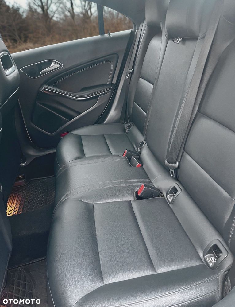 Mercedes-Benz CLA 250 4Matic 7G-DCT - 21