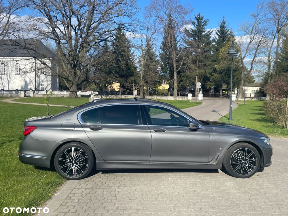 BMW Seria 7 740Le iPerformance - 12