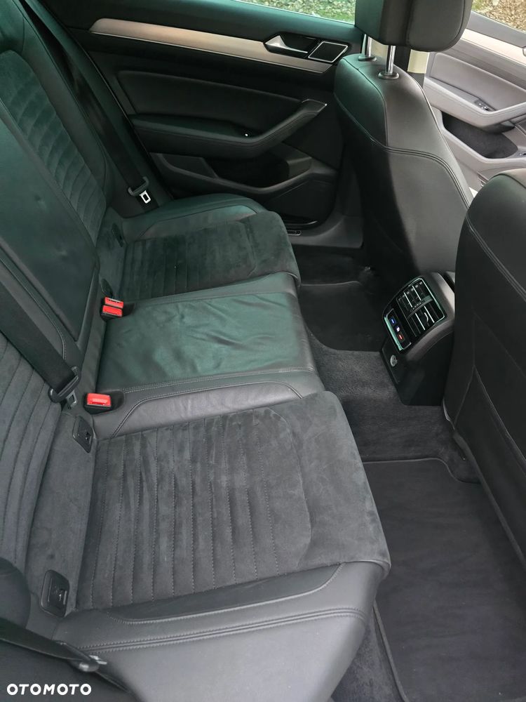 Volkswagen Passat - 14