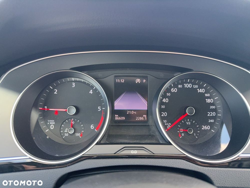 Volkswagen Passat - 14