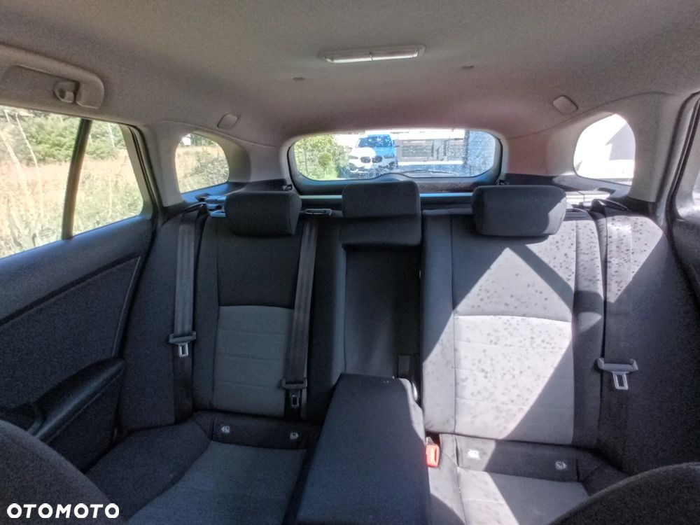 Toyota Avensis - 12