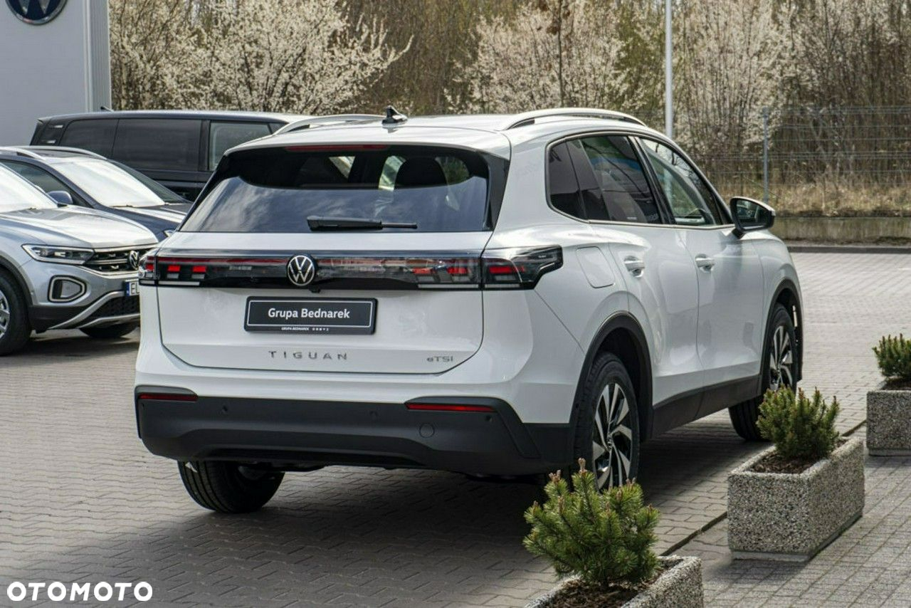 Volkswagen Tiguan - 10