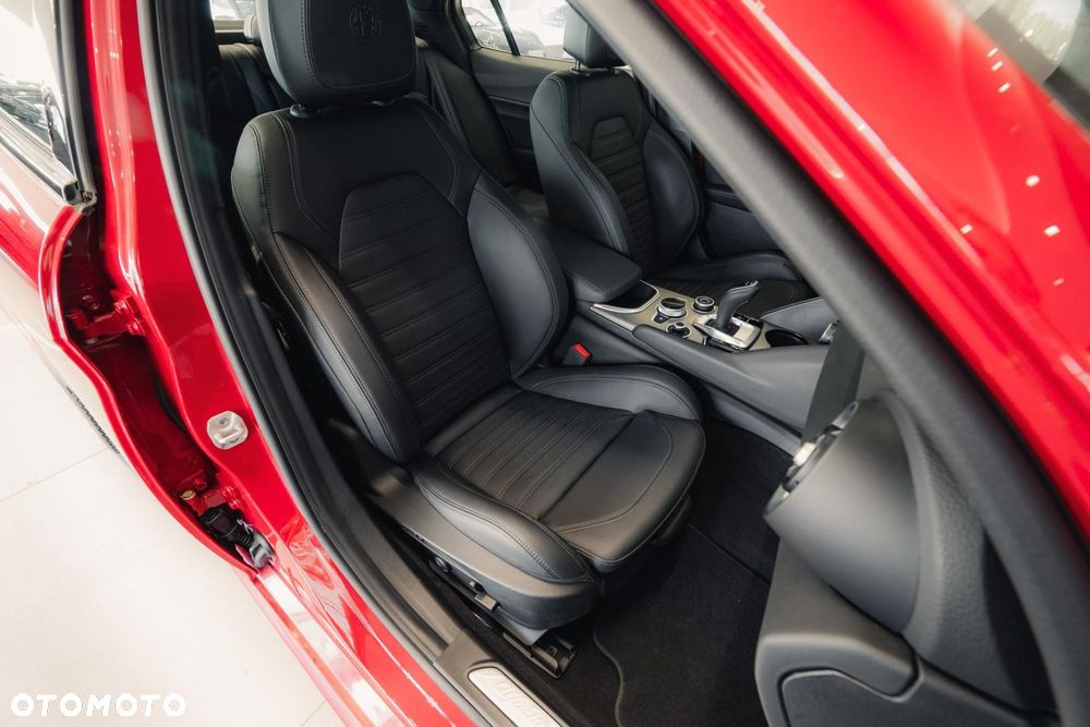 Alfa Romeo Giulia 2.0 Turbo Veloce Q4 - 16