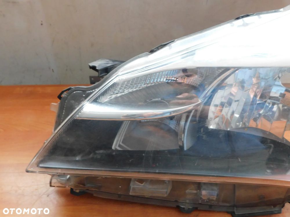 lampa lewa przód TOYOTA YARIS III LIFT FL  EUROPA - 2