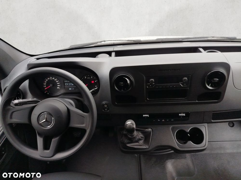 Mercedes-Benz Sprinter - 12