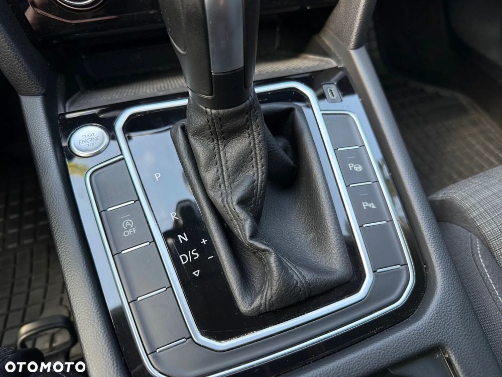 Volkswagen Passat 2.0 TDI Business DSG - 11