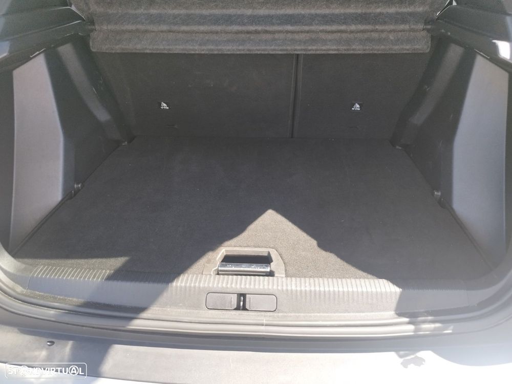 Peugeot 2008 1.2 PureTech Allure EAT8 - 13