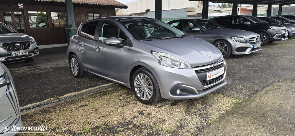 Peugeot 208 1.5 BlueHDi Signature - 1