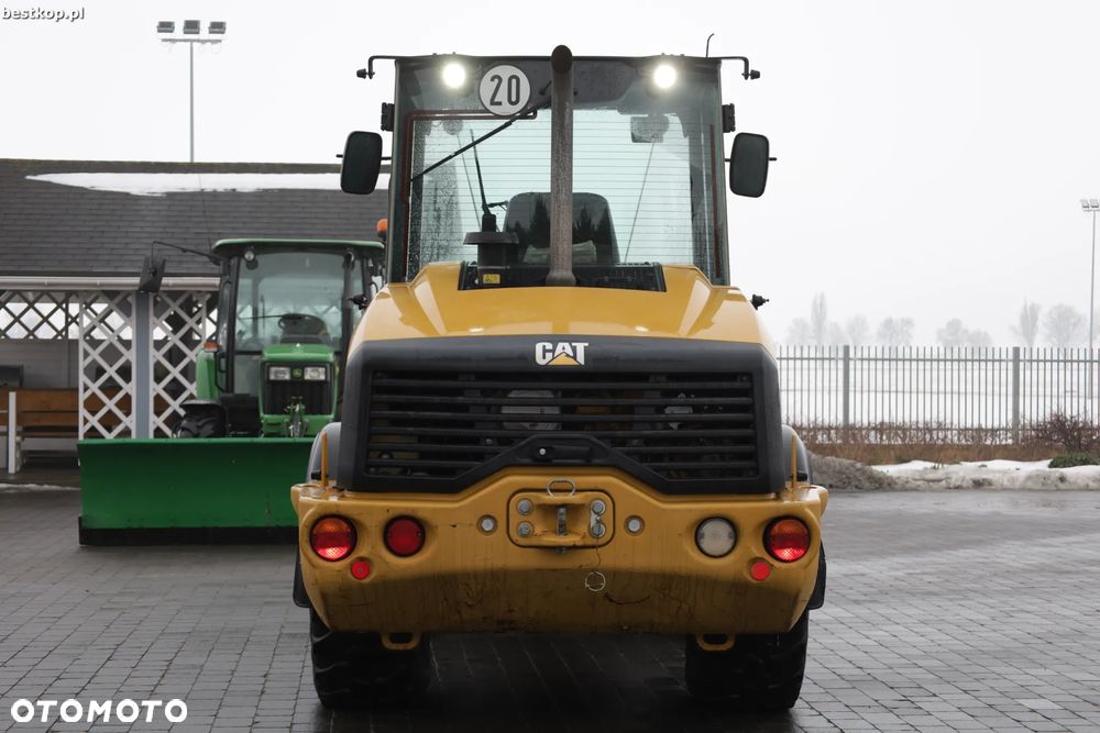 Caterpillar CAT 906M - 8