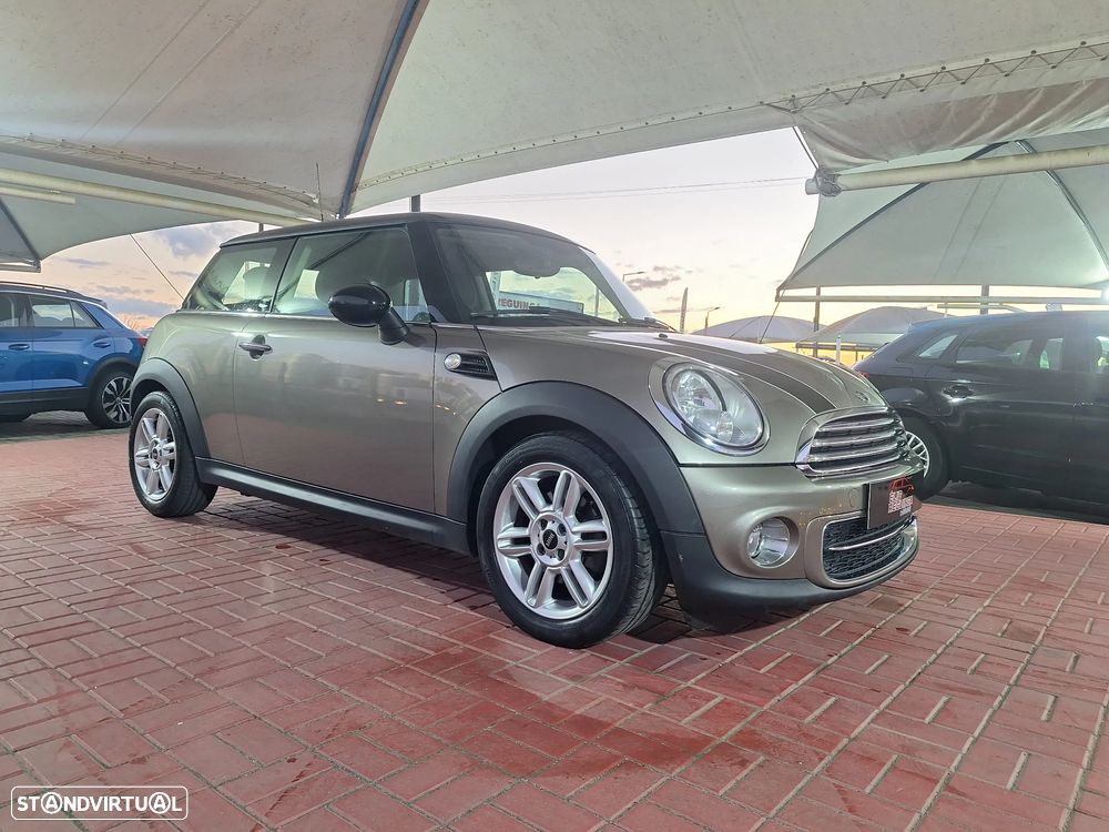 MINI 3 Portas Cooper D - 2