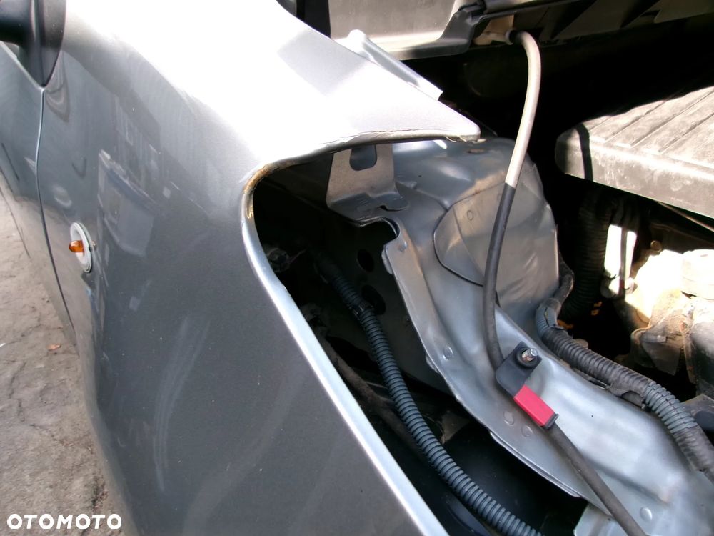 BŁOTNIK PRAWY TOYOTA YARIS II  05-11 1F8 - 2