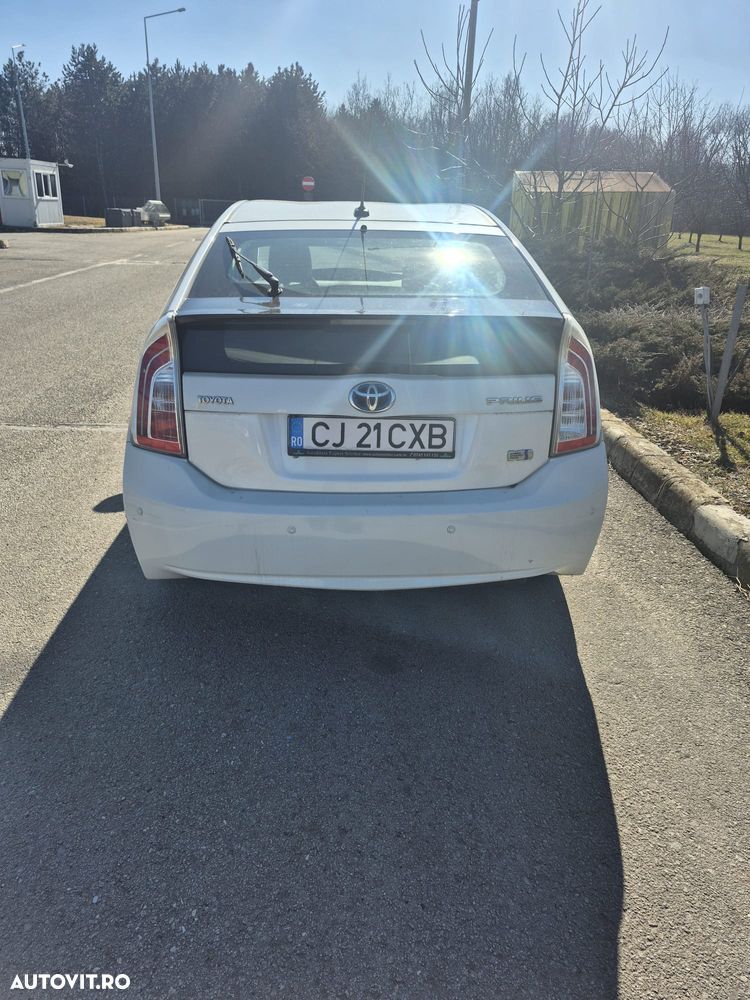 Toyota Prius - 4