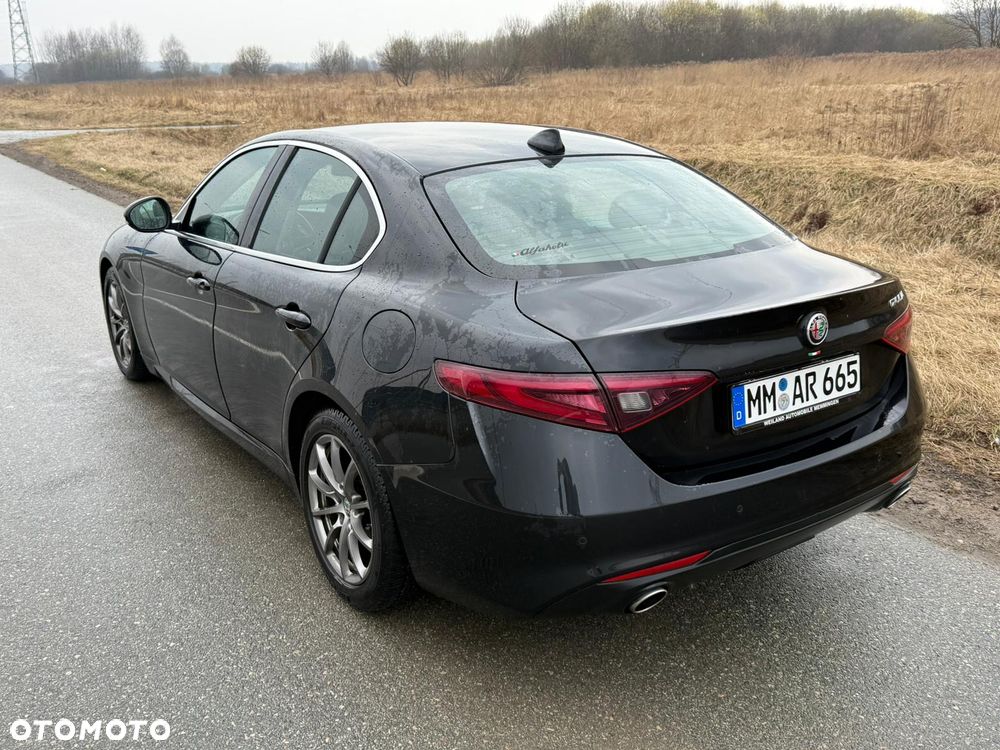 Alfa Romeo Giulia - 9