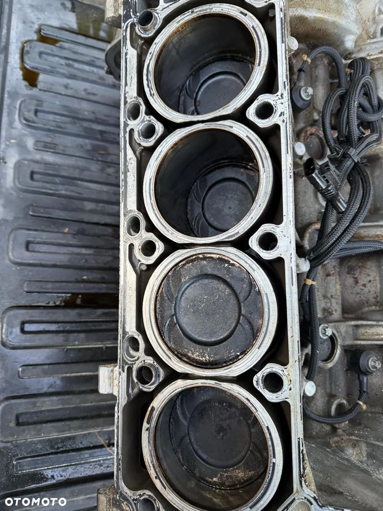 kompletny blok dol silnika wal tloki mercedes 4.7 biturbo a278 278922 - 3
