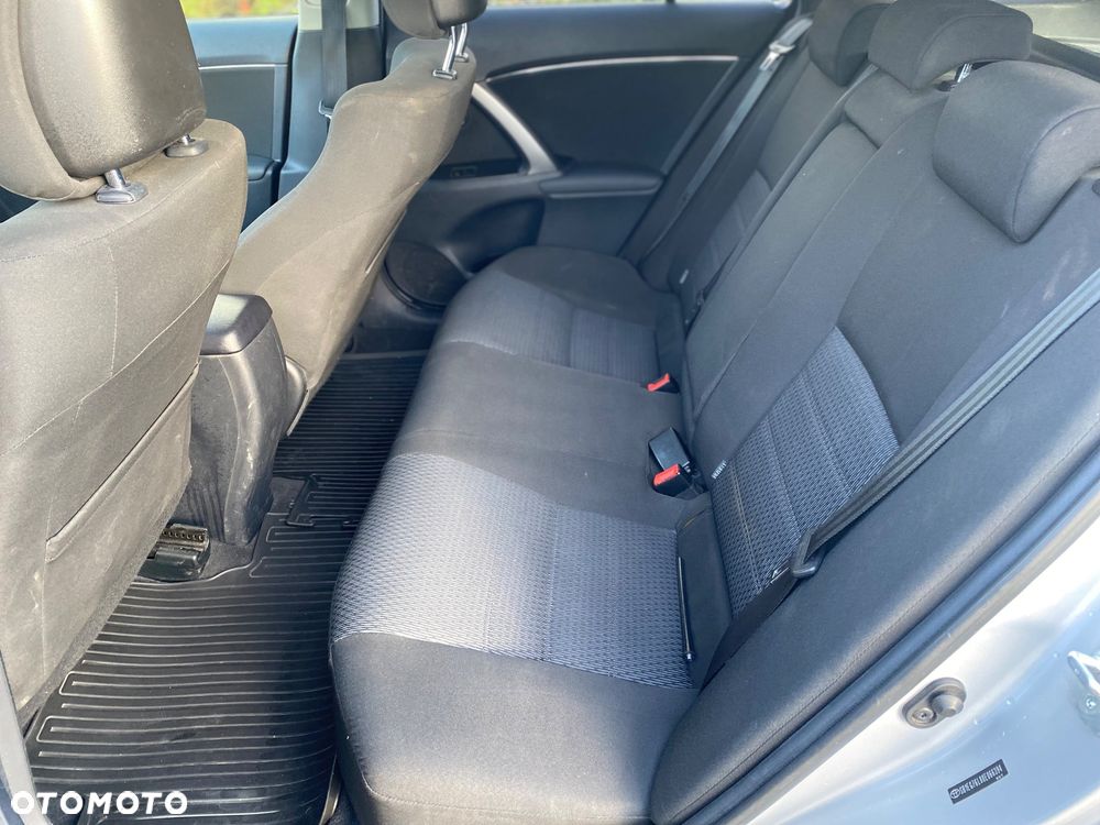 Toyota Avensis 1.8 Sol plus NAVI - 20