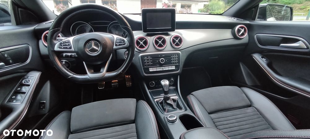 Mercedes-Benz CLA 180 AMG Line - 15