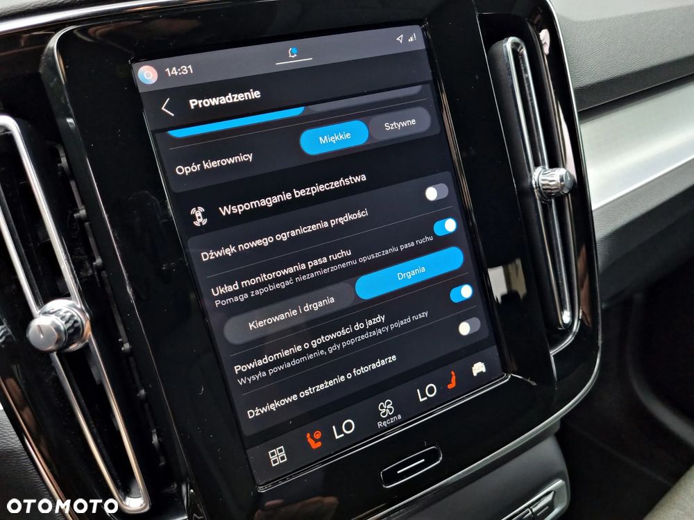 Volvo XC 40 B3 B DKG Ultra Black Edition - 22