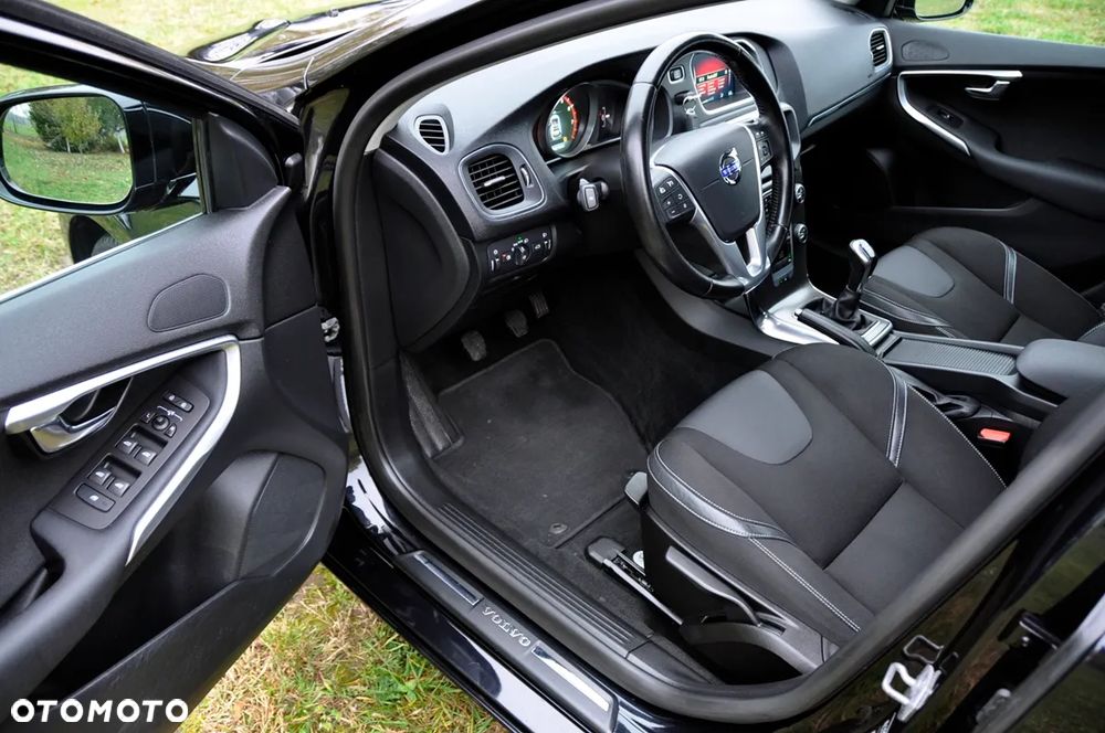 Volvo V40 T3 Momentum - 10