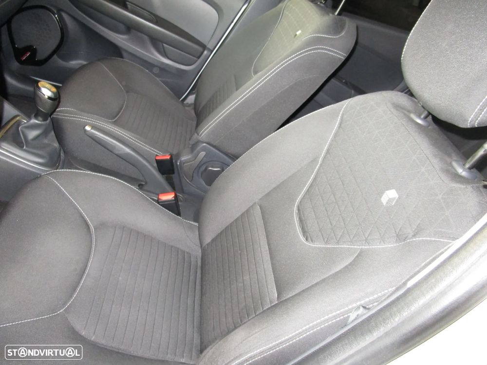 Renault Clio Sport Tourer 1.2 TCe GT Line - 12