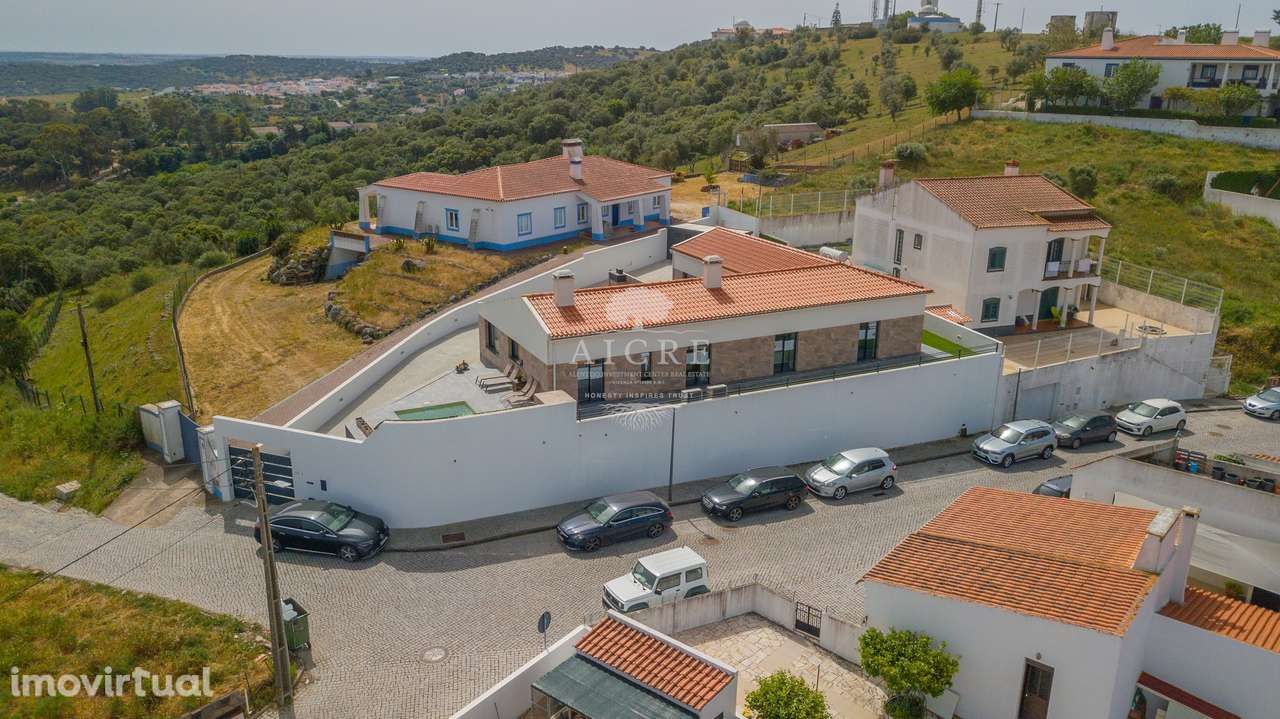 Moradia térrea independente totalmente remodelada, com vista deslumbra - Grande imagem: 3/42