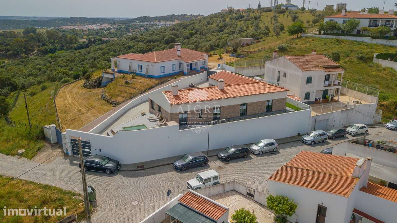 Moradia térrea independente totalmente remodelada, com vista deslumbra - Grande imagem: 3/42