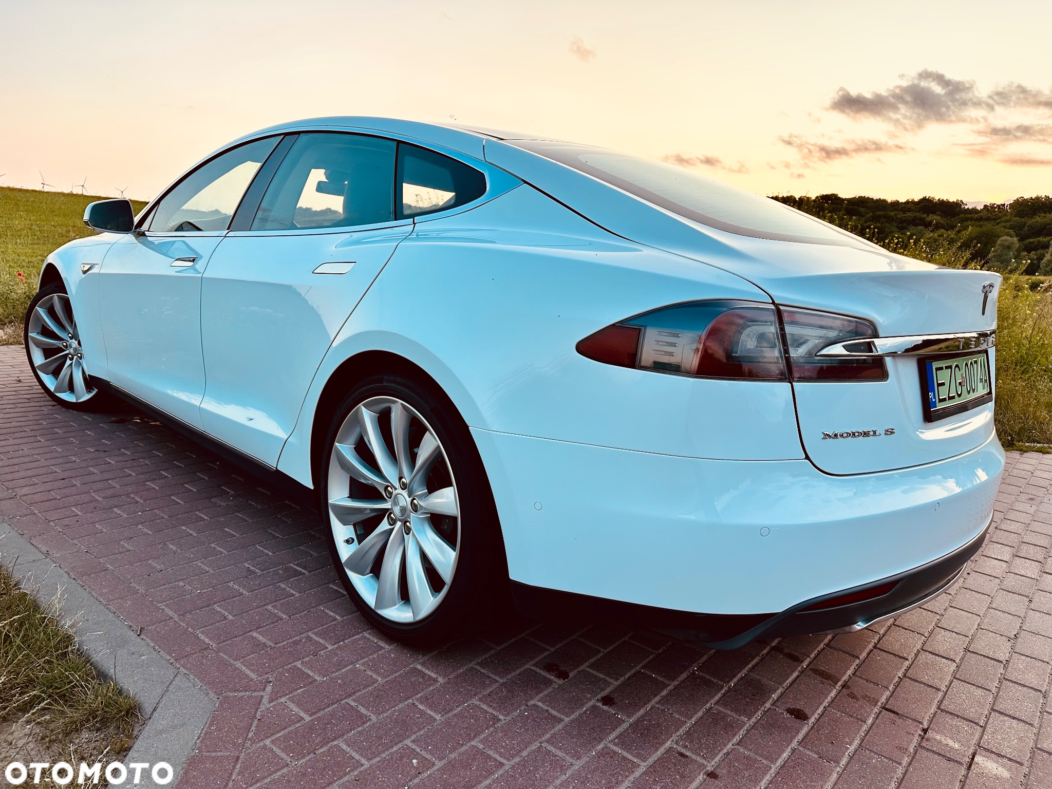 Tesla Model S Standard - 3