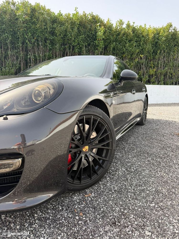 Porsche Panamera Turbo PDK - 29