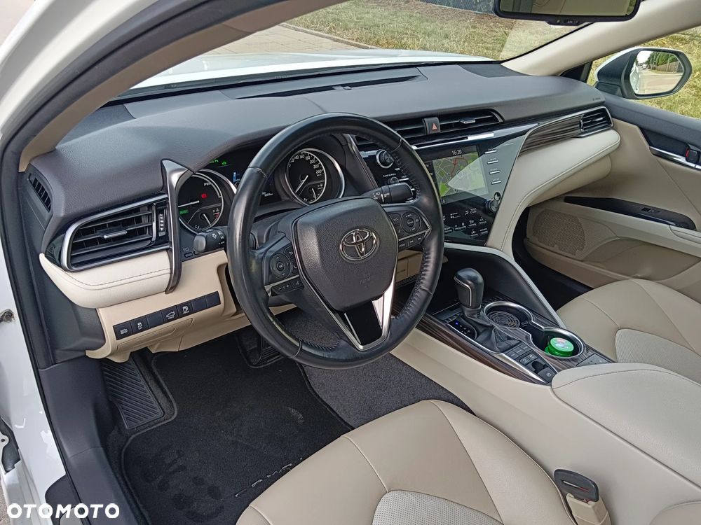 Toyota Camry 2.5 Hybrid Executive CVT - 12