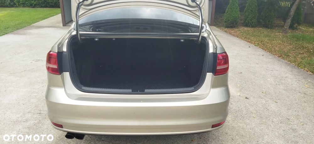 Volkswagen Jetta - 5