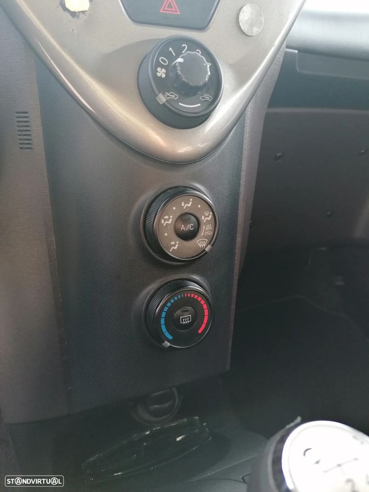 Toyota iQ 1.0 VVT-i Essential+AC - 16