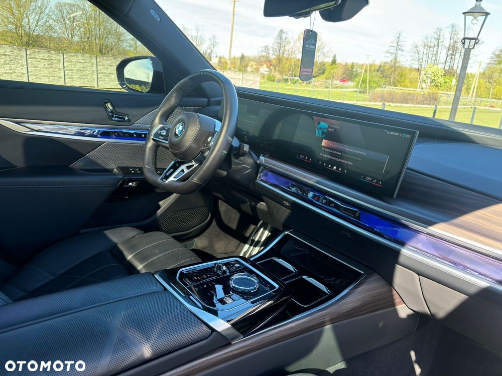 BMW Seria 7 - 12