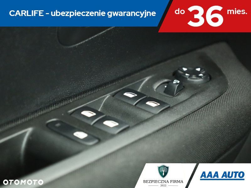 Peugeot 208 - 18